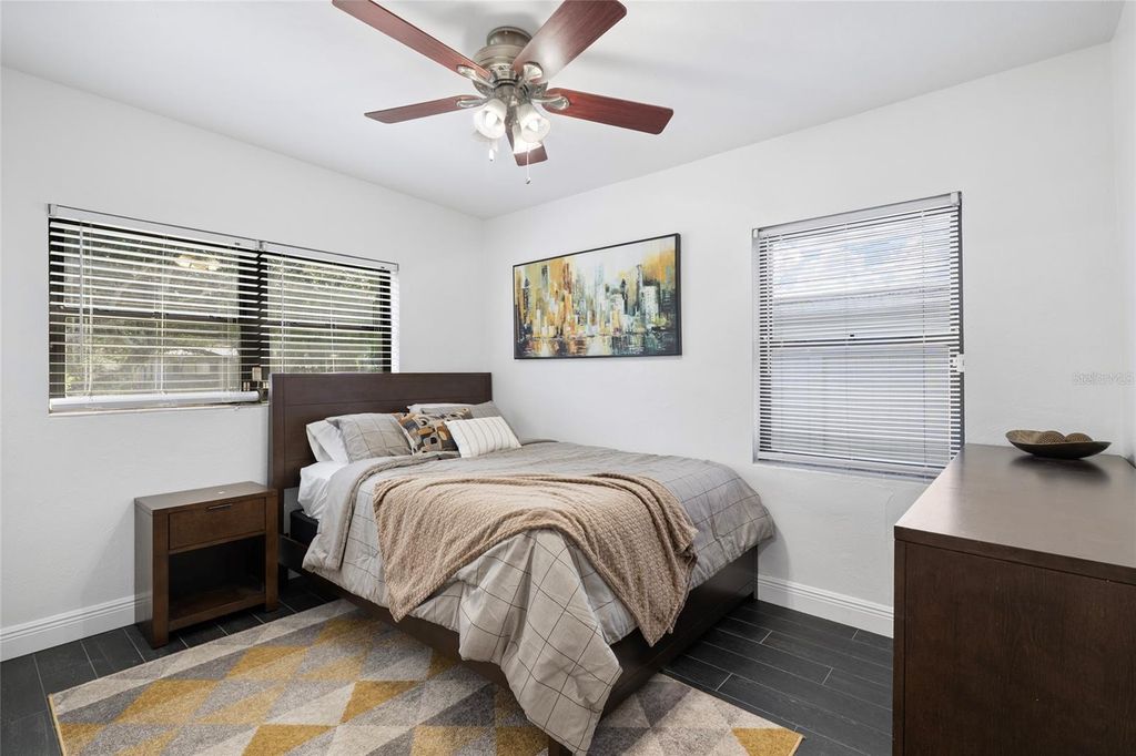 Image 17 of property listing at 18 N ALDER DRIVE, Orlando, FL 32807
