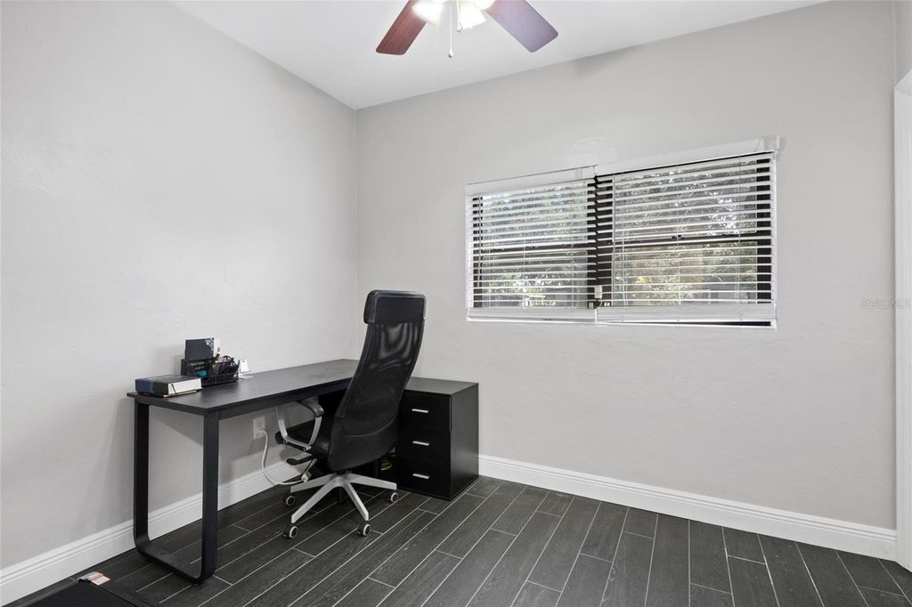 Image 18 of property listing at 18 N ALDER DRIVE, Orlando, FL 32807