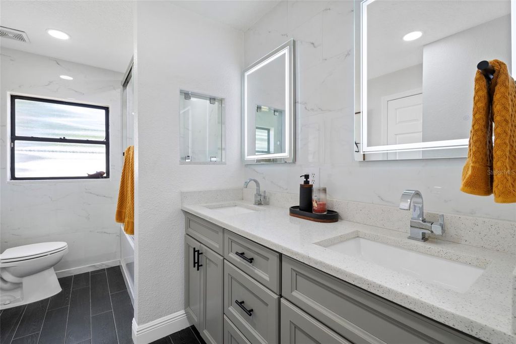 Image 20 of property listing at 18 N ALDER DRIVE, Orlando, FL 32807