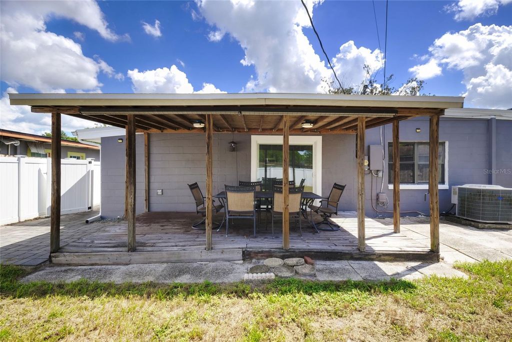 Image 25 of property listing at 18 N ALDER DRIVE, Orlando, FL 32807