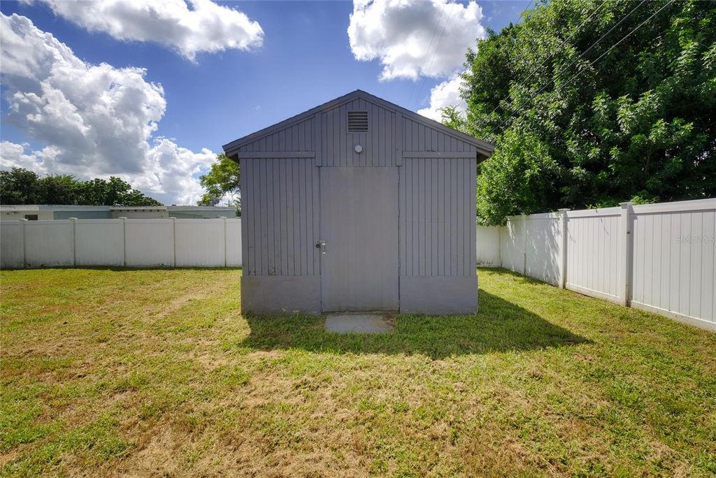 Image 27 of property listing at 18 N ALDER DRIVE, Orlando, FL 32807