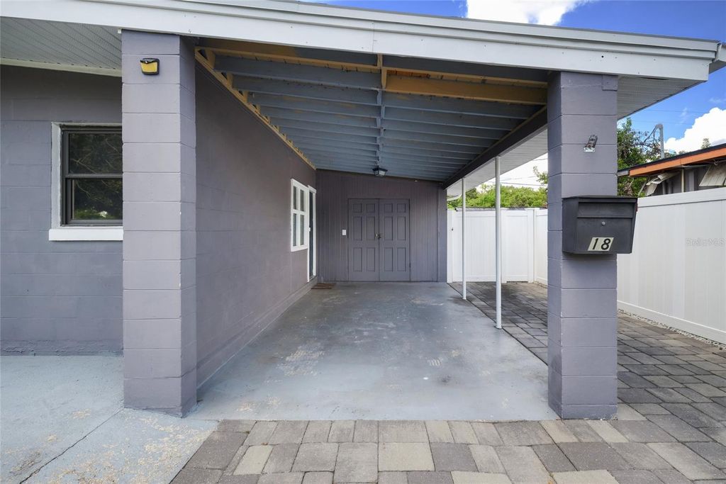 Image 36 of property listing at 18 N ALDER DRIVE, Orlando, FL 32807