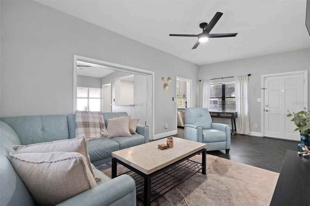 Image 8 of property listing at 18 N ALDER DRIVE, Orlando, FL 32807