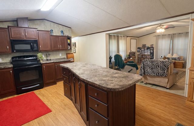 400 Avenue D, Point, TX 75472