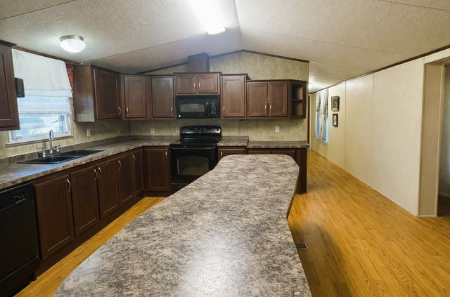 400 Avenue D, Point, TX 75472