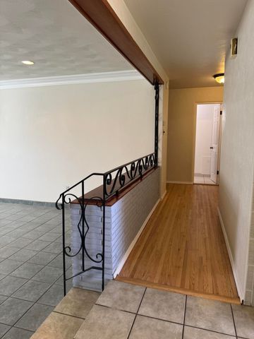 445 Graceland Drive SE, Albuquerque, NM 87108