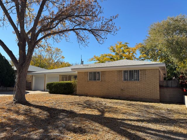 445 Graceland Drive SE, Albuquerque, NM 87108