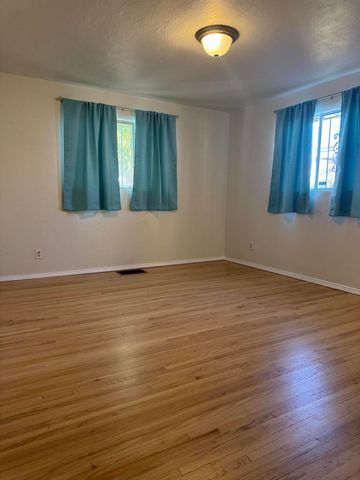 445 Graceland Drive SE, Albuquerque, NM 87108