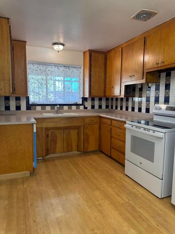 445 Graceland Drive SE, Albuquerque, NM 87108