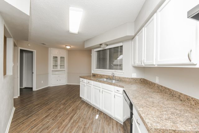 500 Hinton Street, Grand Prairie, TX 75050