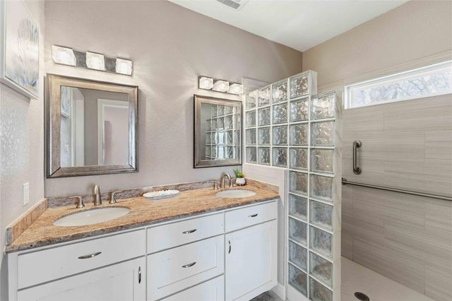 1813 Avenue A, Dickinson, TX 77539