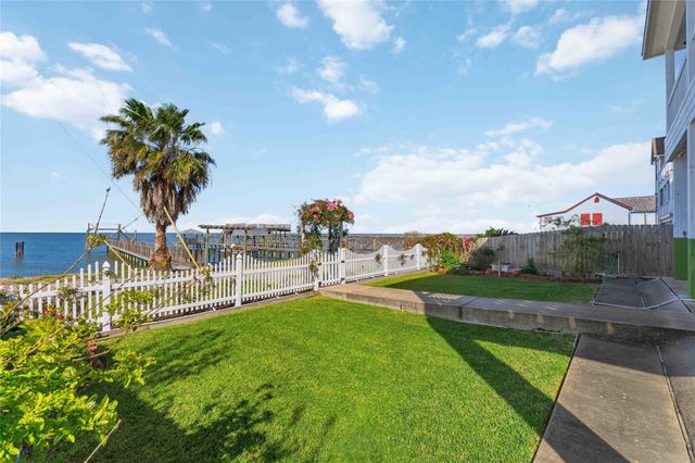 1813 Avenue A, Dickinson, TX 77539