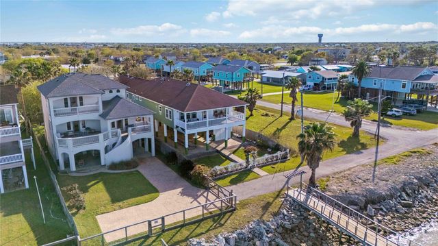 1813 Avenue A, Dickinson, TX 77539