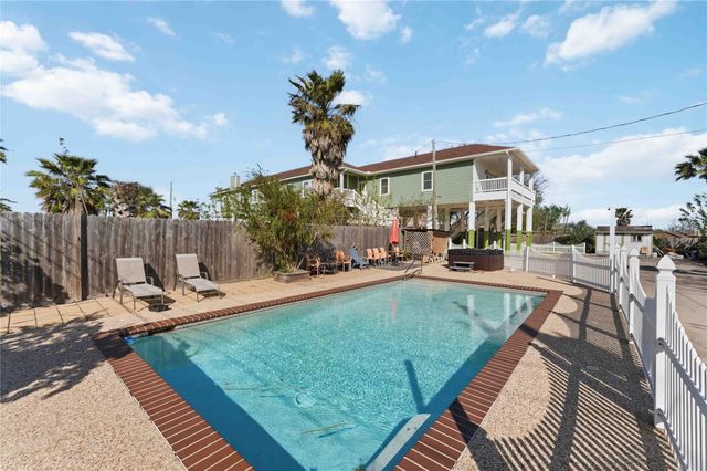 1813 Avenue A, Dickinson, TX 77539