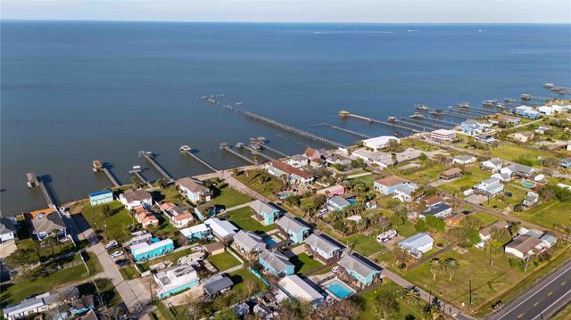 1813 Avenue A, Dickinson, TX 77539