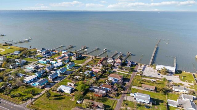 1813 Avenue A, Dickinson, TX 77539