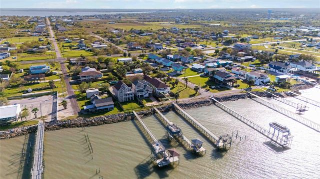 1813 Avenue A, Dickinson, TX 77539