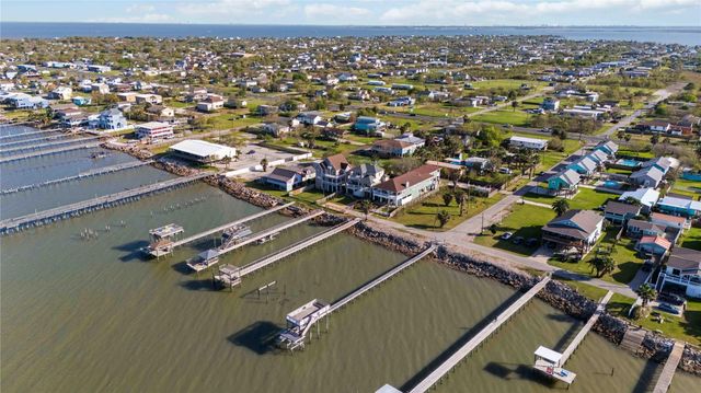 1813 Avenue A, Dickinson, TX 77539