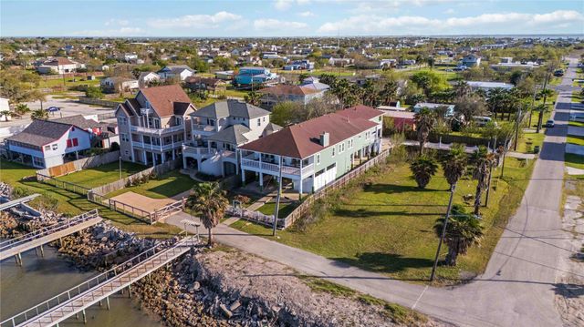 1813 Avenue A, Dickinson, TX 77539