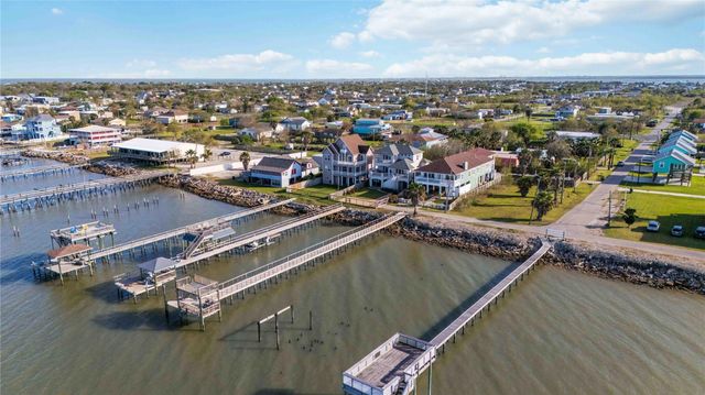 1813 Avenue A, Dickinson, TX 77539