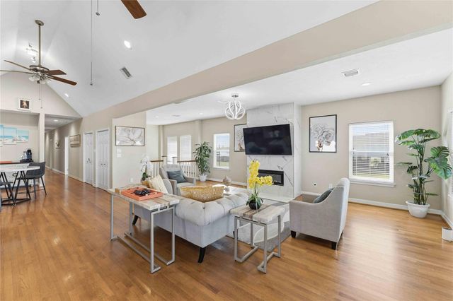 1813 Avenue A, Dickinson, TX 77539