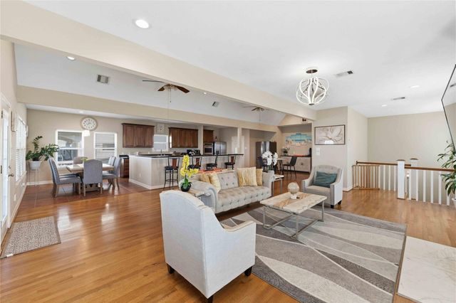 1813 Avenue A, Dickinson, TX 77539