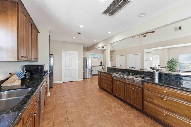 1813 Avenue A, Dickinson, TX 77539