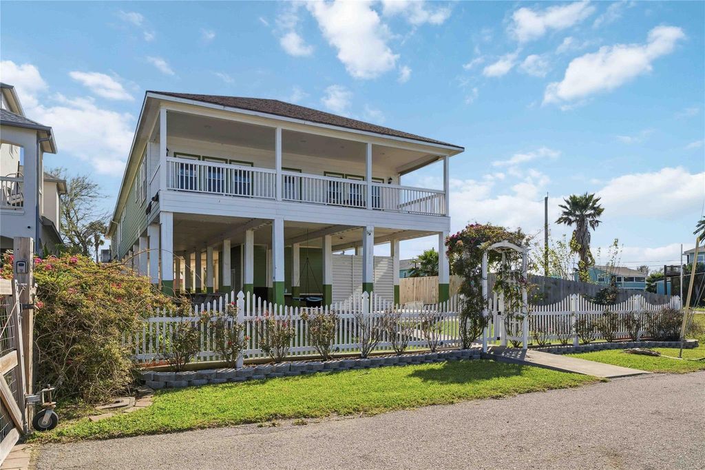 1813 Avenue A, Dickinson, TX 77539