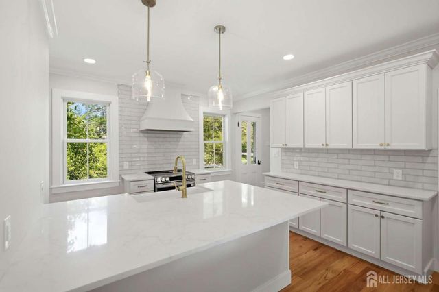1 Cranbury Neck Road, Cranbury, NJ 08512