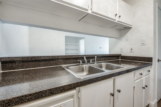 2200 E Trinity Mills Road 206, Carrollton, TX 75006