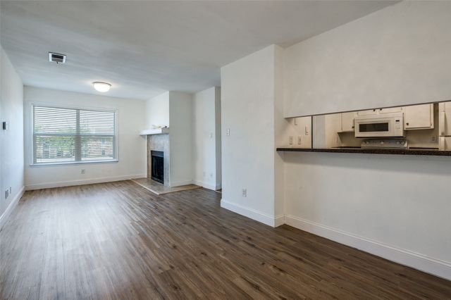 2200 E Trinity Mills Road 206, Carrollton, TX 75006