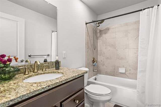 3211 Johanna Ware, Wixom, MI 48393
