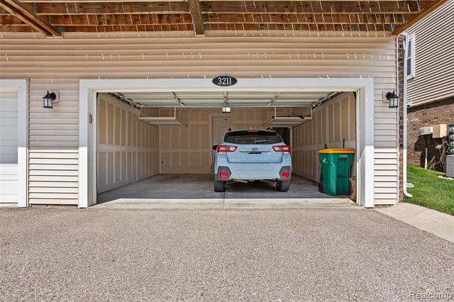 3211 Johanna Ware, Wixom, MI 48393