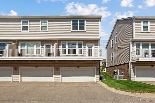 3211 Johanna Ware, Wixom, MI 48393