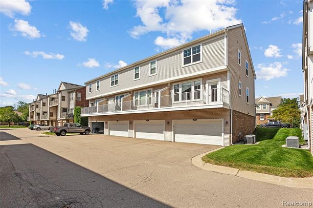 3211 Johanna Ware, Wixom, MI 48393