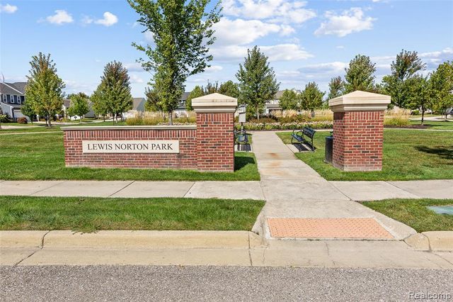 3211 Johanna Ware, Wixom, MI 48393
