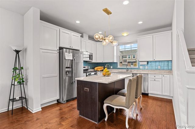 3211 Johanna Ware, Wixom, MI 48393