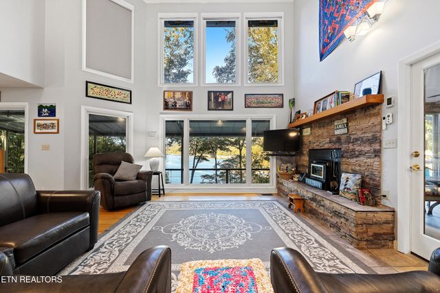 236 Norris Shores Ln., Sharps Chapel, TN 37866