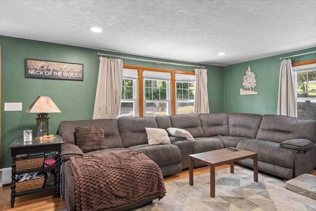328 Stafford St, Leicester, MA 01611