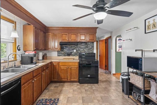 328 Stafford St, Leicester, MA 01611