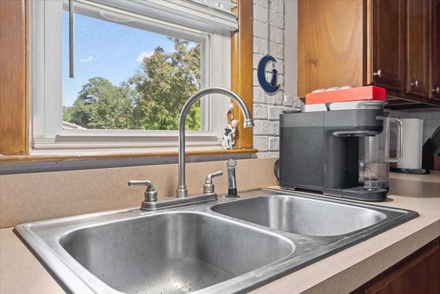 328 Stafford St, Leicester, MA 01611