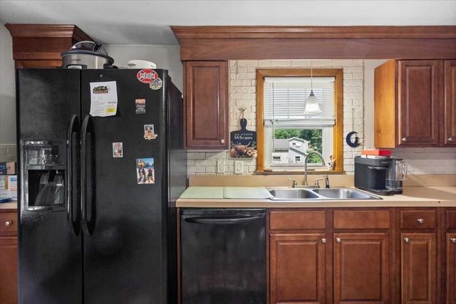 328 Stafford St, Leicester, MA 01611