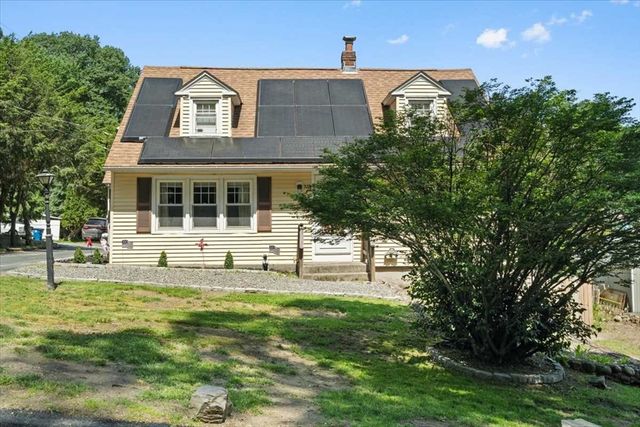 328 Stafford St, Leicester, MA 01611