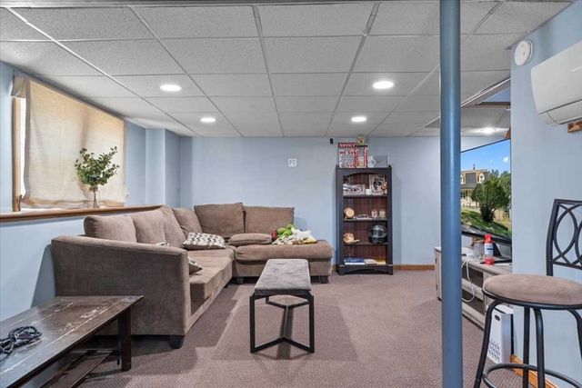 328 Stafford St, Leicester, MA 01611