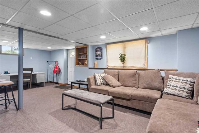 328 Stafford St, Leicester, MA 01611