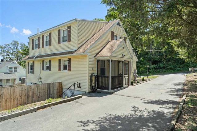 328 Stafford St, Leicester, MA 01611
