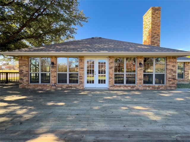 101 Village Gate Drive, Waxahachie, TX 75165