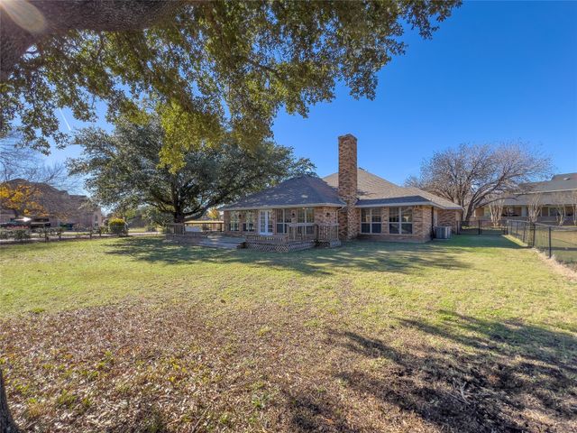 101 Village Gate Drive, Waxahachie, TX 75165