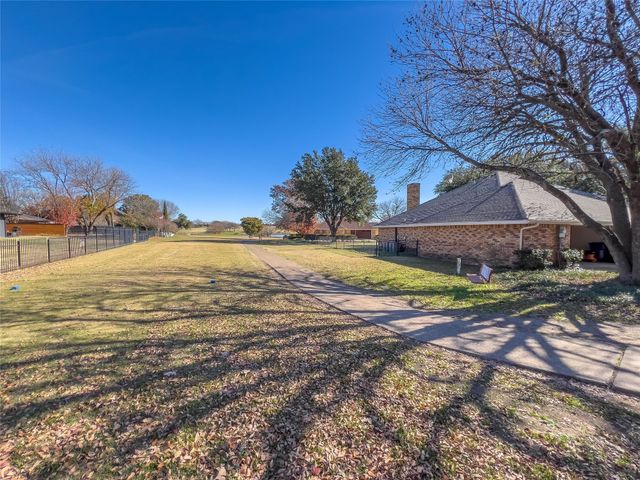 101 Village Gate Drive, Waxahachie, TX 75165
