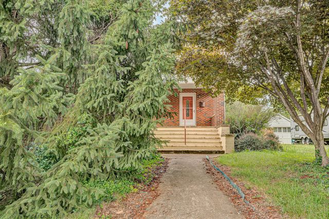 2704 Floraland DR NW, Roanoke, VA 24012